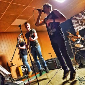 Bar zum Augenblick 29.12.18 - No Idea beim Springen