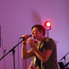 4 Hours of Music - Noah beim Singen