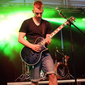 Kilwi Oberharmersbach 2019 - Raphi an der Gitarre