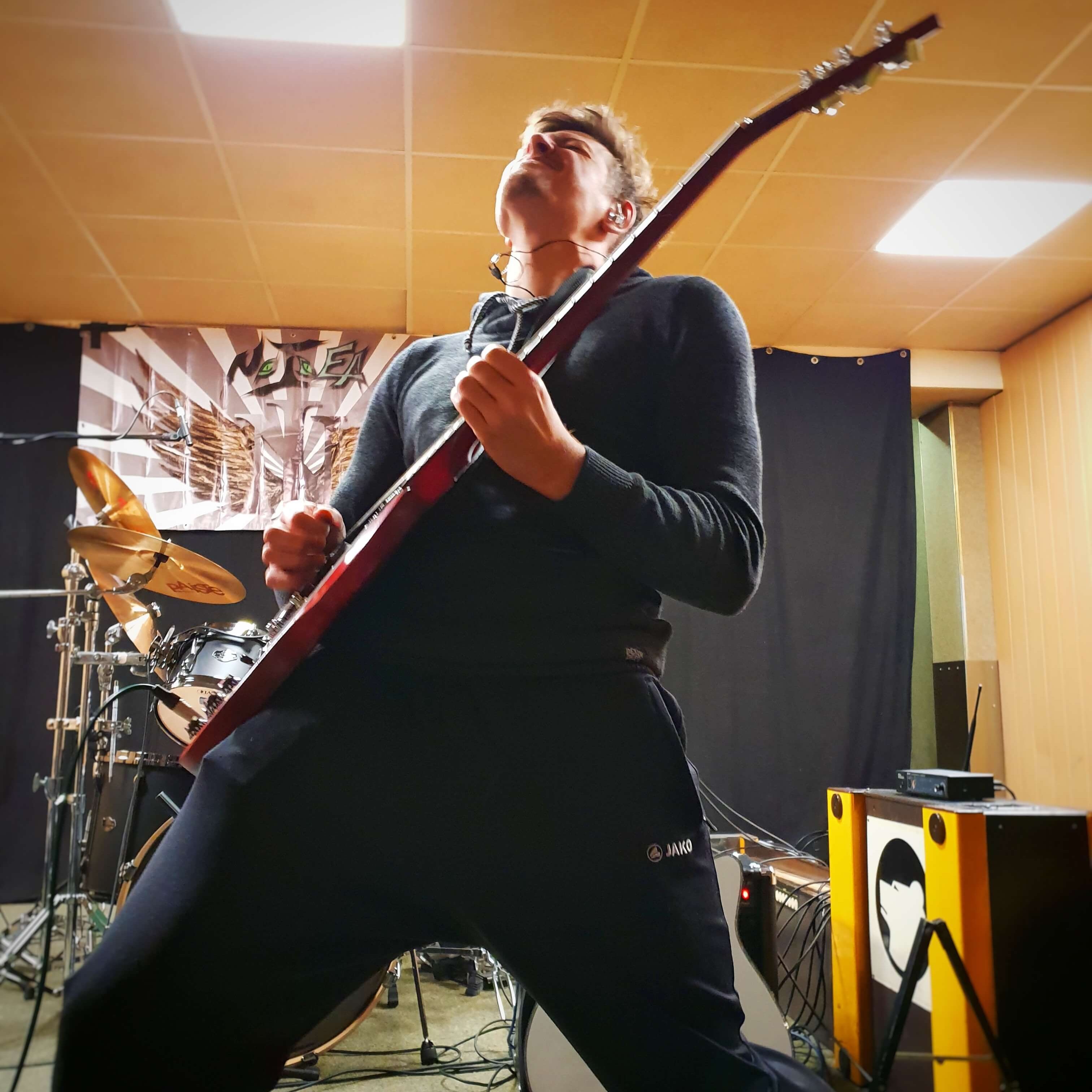 Bar zum Augenblick 29.12.18 - Noah an der Gitarre