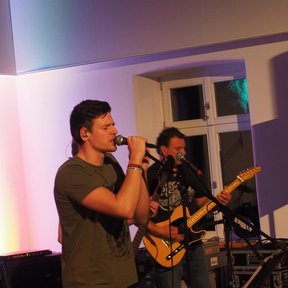 4 Hours of Music - Noah beim Singen