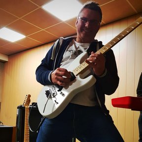 Bar zum Augenblick 29.12.18 - Jens an der Gitarre