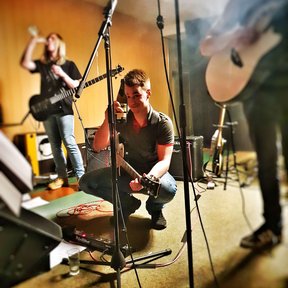 Bar zum Augenblick 29.12.18 - Raphi trinkt Bier